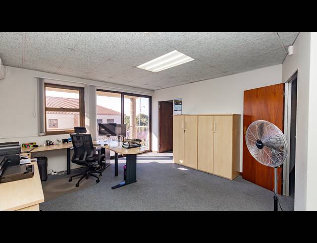 255M² OFFICE FOR SALE IN ROBINDALE